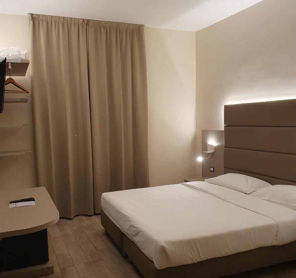 Lh Hotel Excel Roma Montemario Luaran gambar