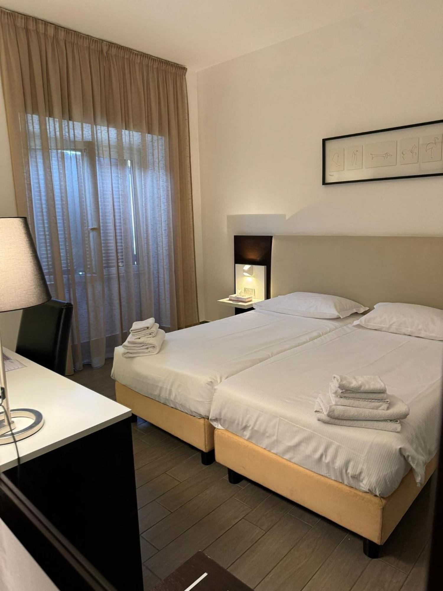 Lh Hotel Excel Roma Montemario Luaran gambar