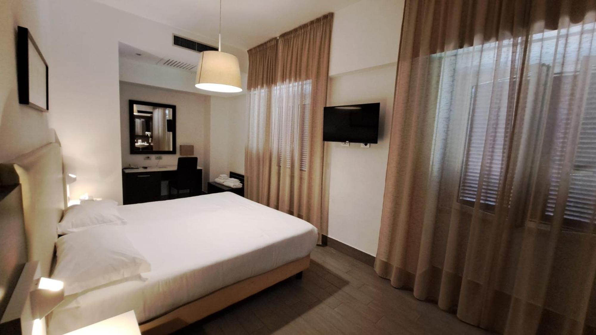 Lh Hotel Excel Roma Montemario Luaran gambar